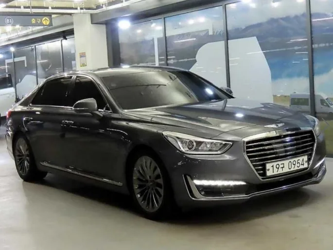 2016 Genesis EQ900
