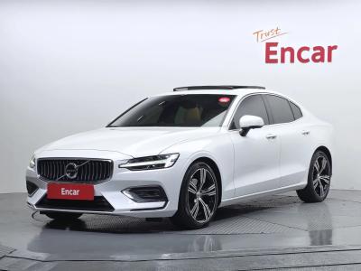 2022 Volvo S60