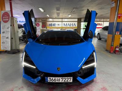 2025 Lamborghini Revuelto