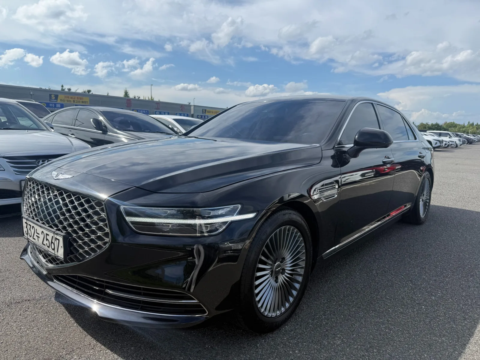 2019 Genesis G90