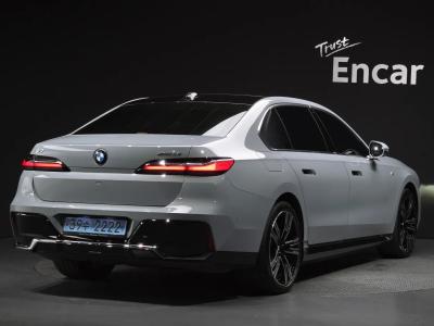 2024 BMW i7