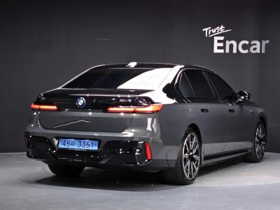 2025 BMW i7