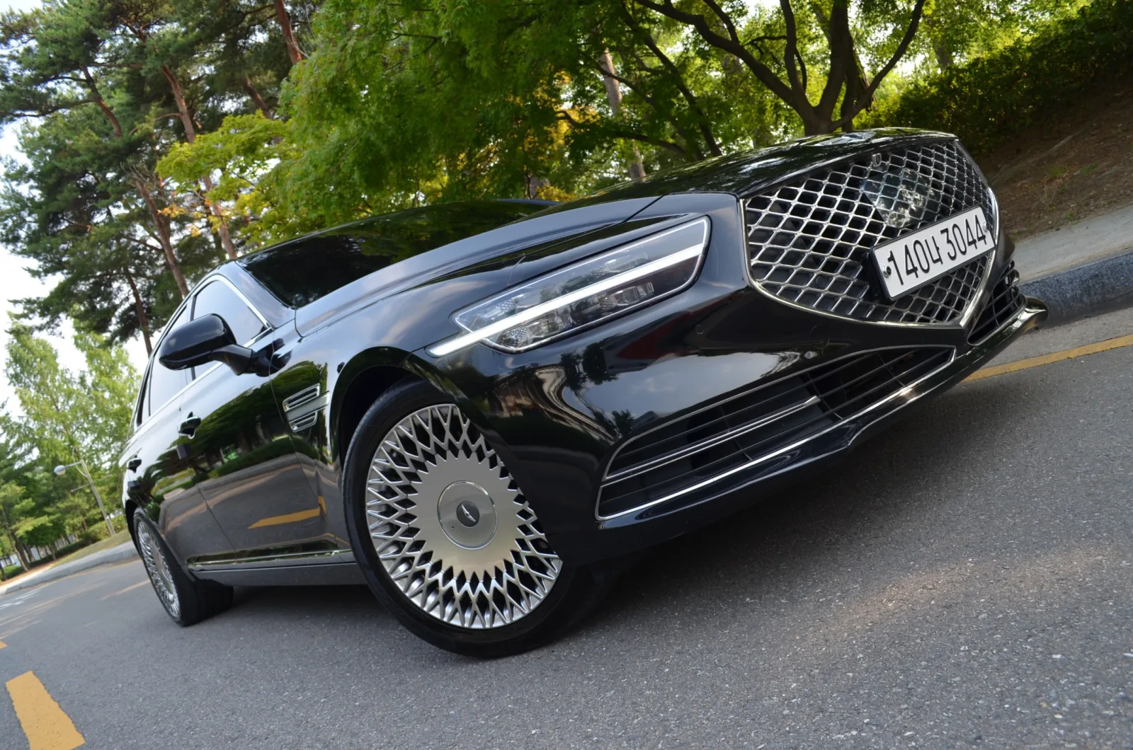 2019 Genesis G90