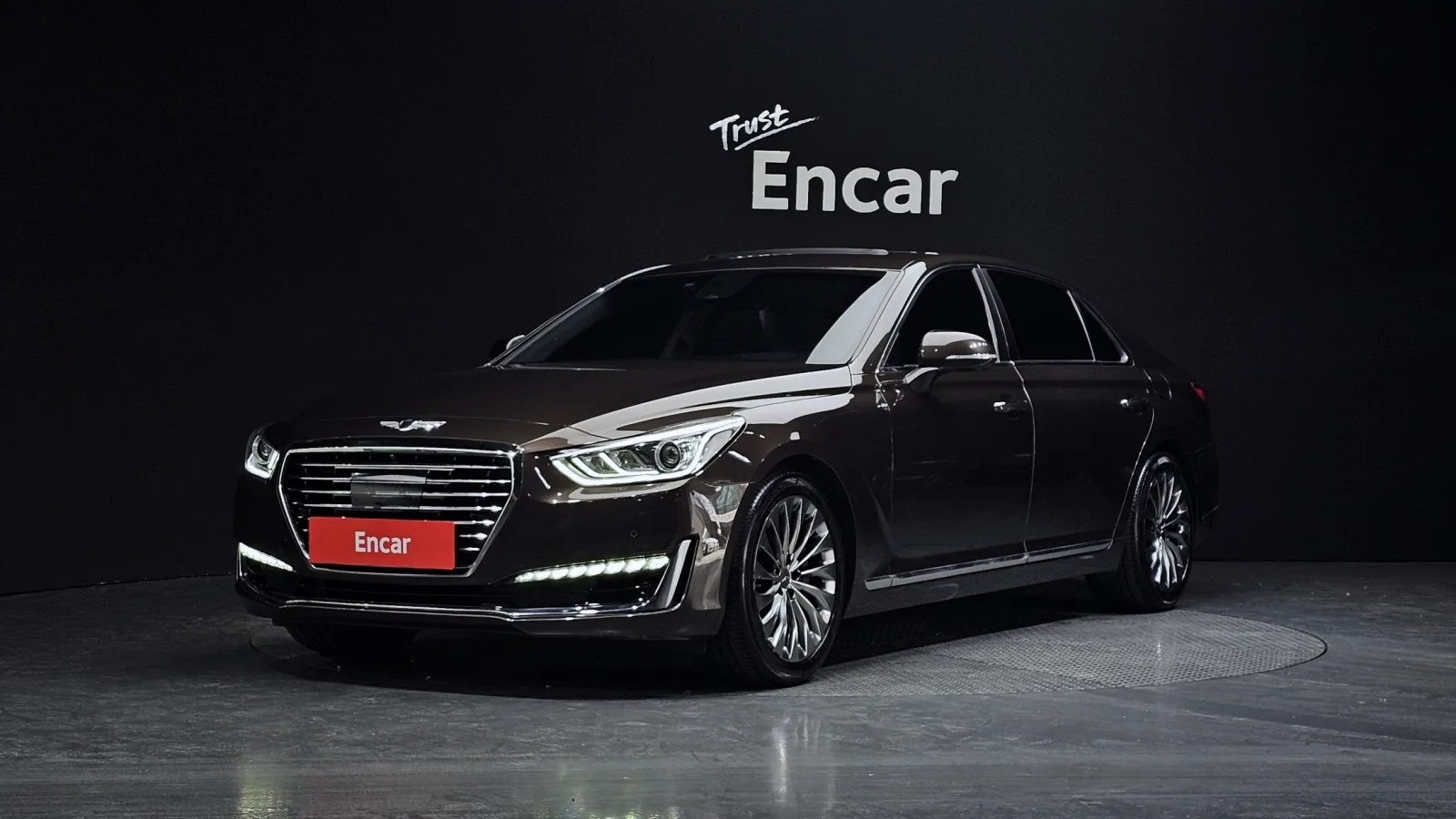 2017 Genesis EQ900