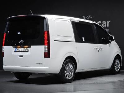 2022 Hyundai Staria