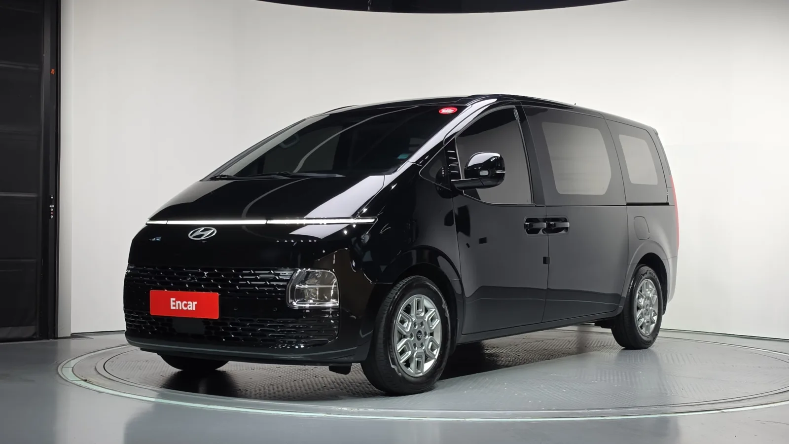2025 Hyundai Staria