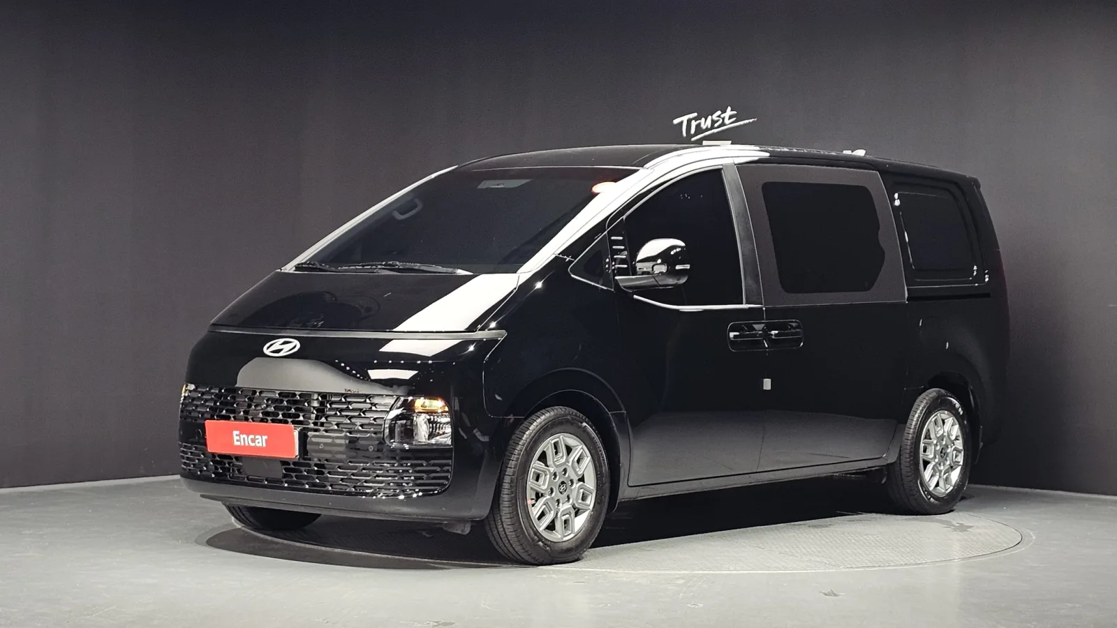 2025 Hyundai Staria