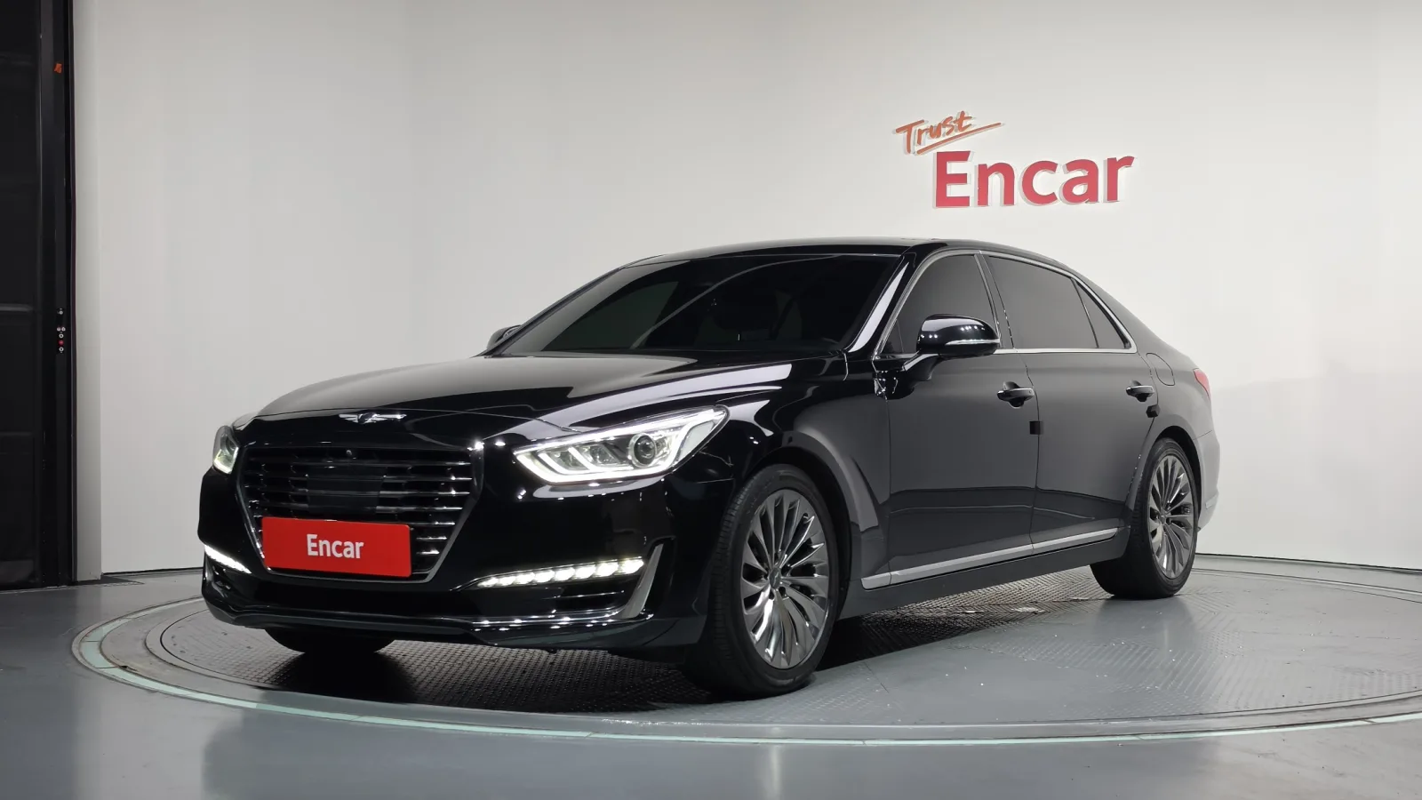 2017 Genesis EQ900