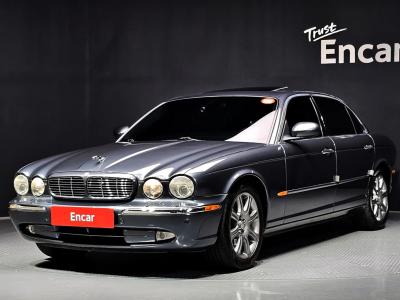 2005 Jaguar XJ-8