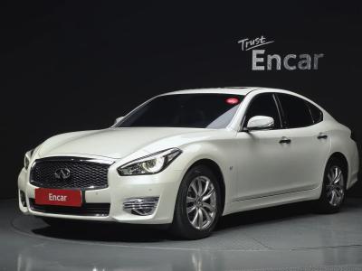 2017 Infiniti Q70