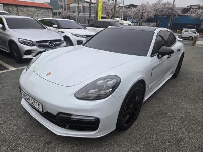 2020 Porsche Panamera