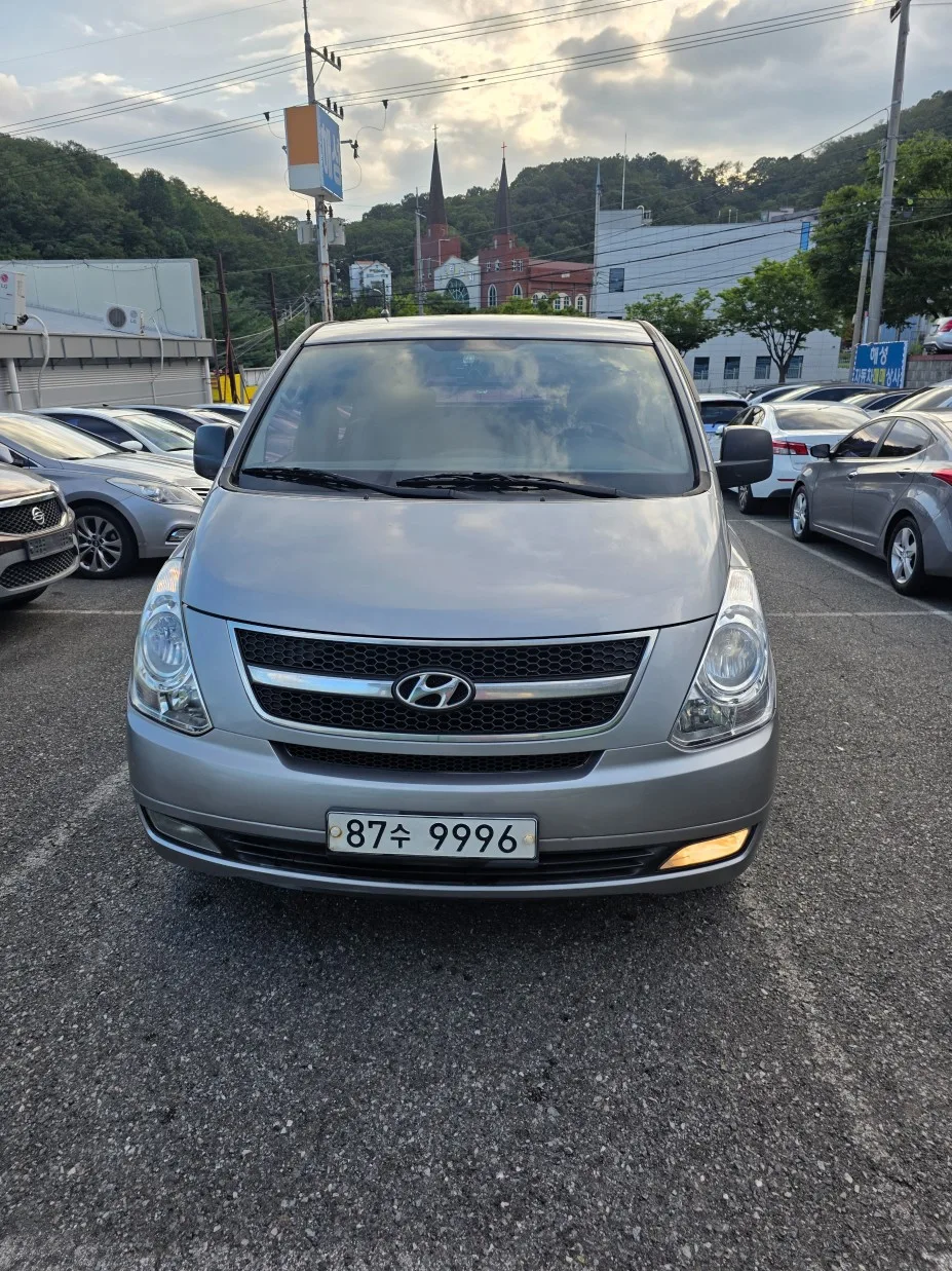 2012 Hyundai Starex