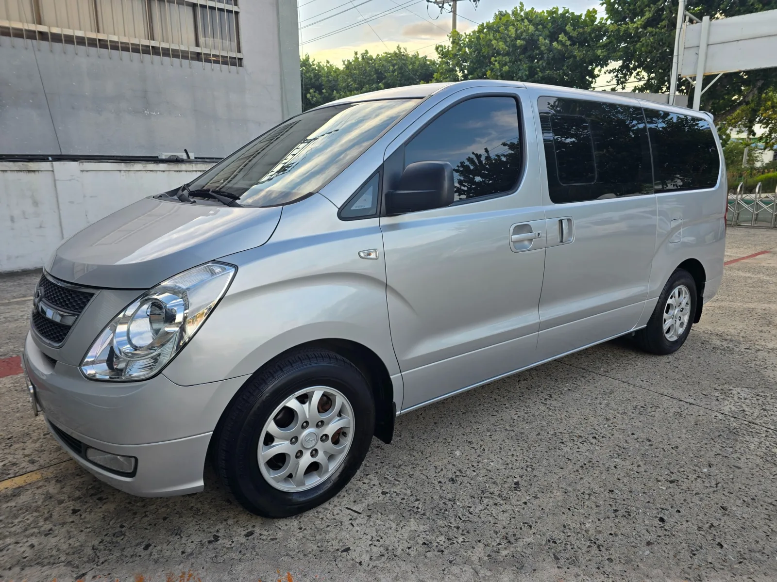 2010 Hyundai Starex