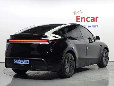 2025 Tesla Model Y