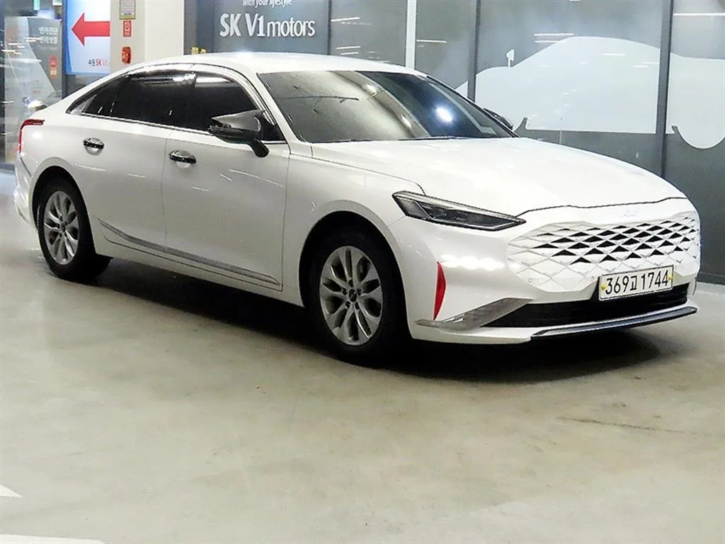 2023 Kia K8
