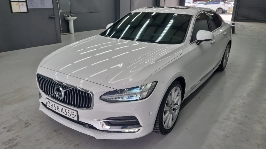 2020 Volvo S90