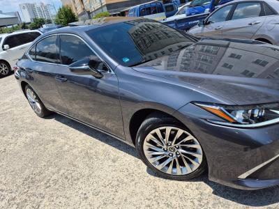 2023 Lexus ES