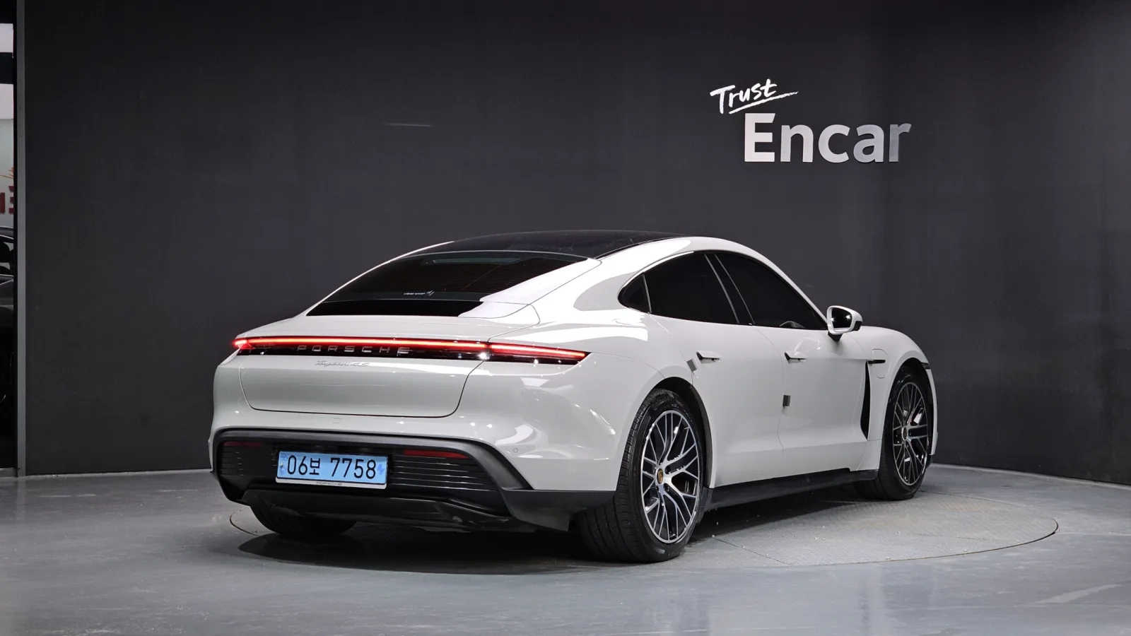 2023 Porsche Taycan