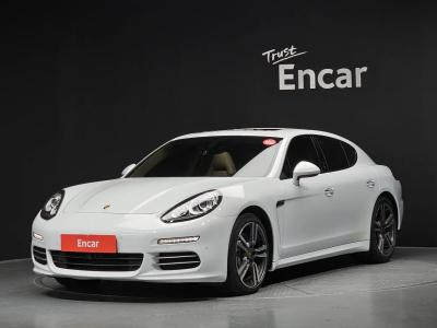 2016 Porsche Panamera