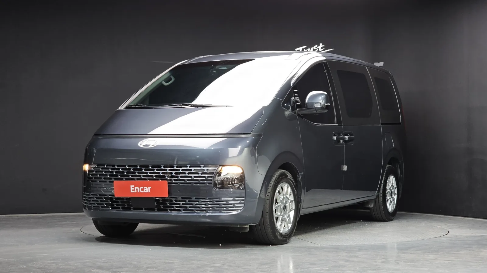 2025 Hyundai Staria