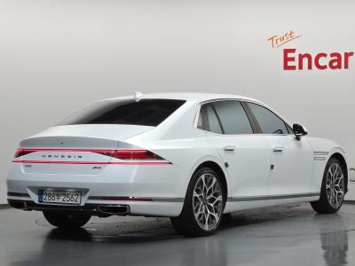 2023 Genesis G90