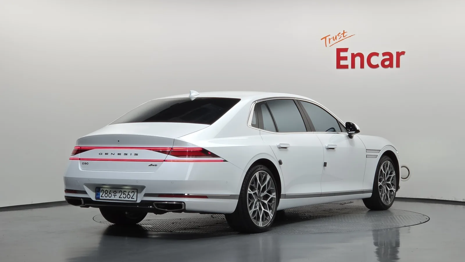 2023 Genesis G90