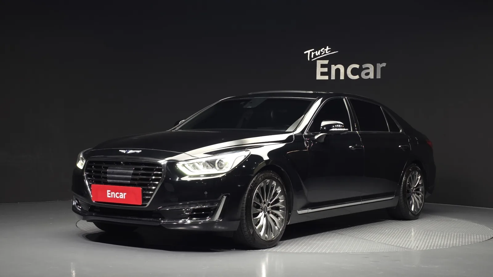 2017 Genesis EQ900