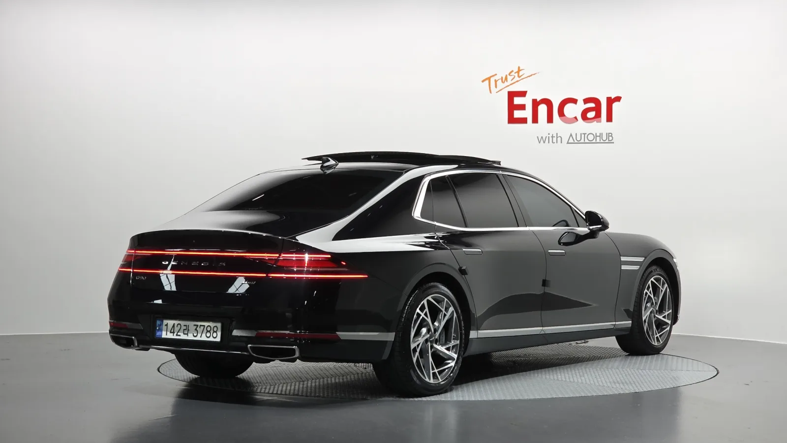 2023 Genesis G90