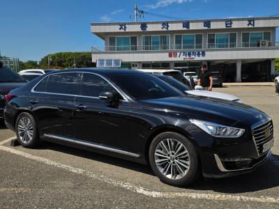 2017 Genesis EQ900