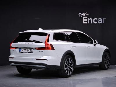 2025 Volvo V60
