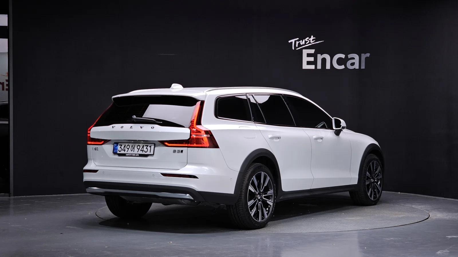2025 Volvo V60