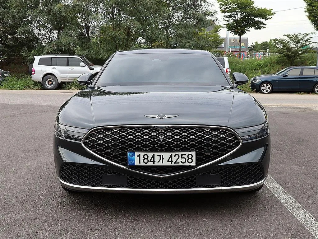 2022 Genesis G90