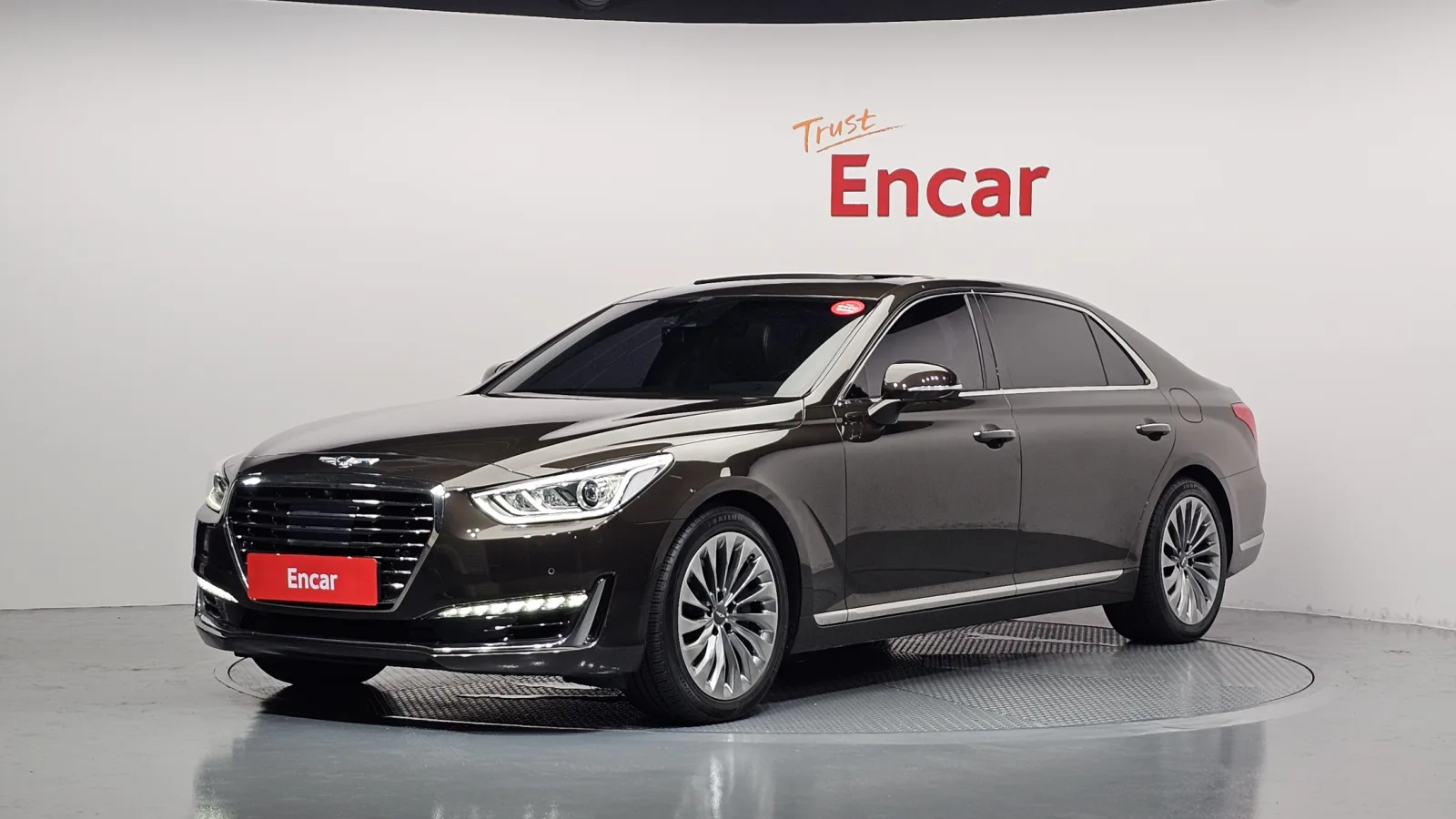 2017 Genesis EQ900