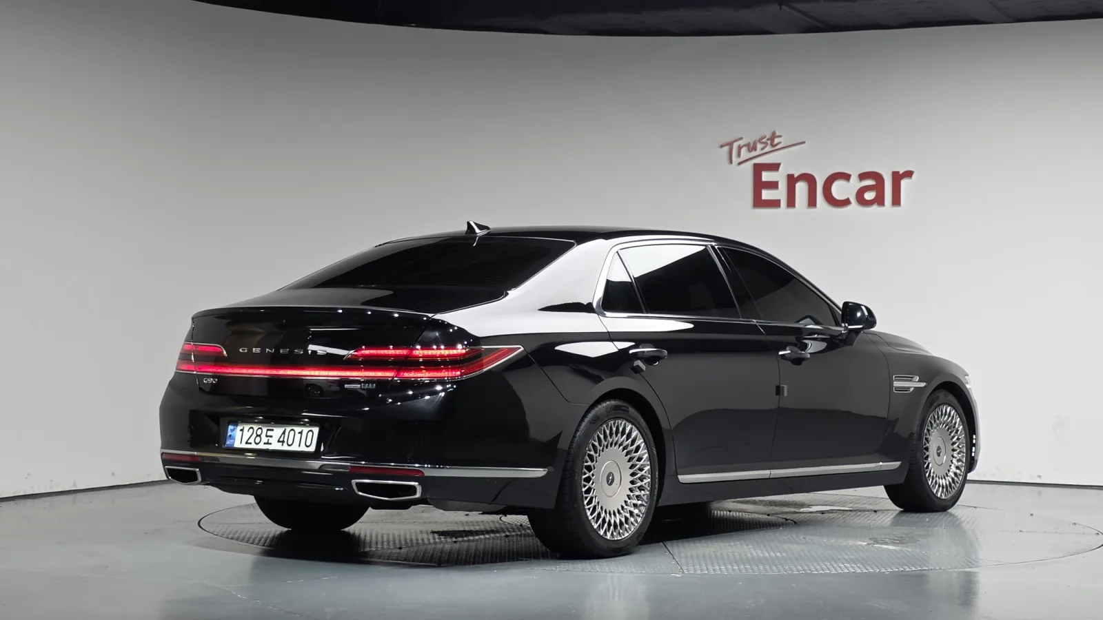 2020 Genesis G90