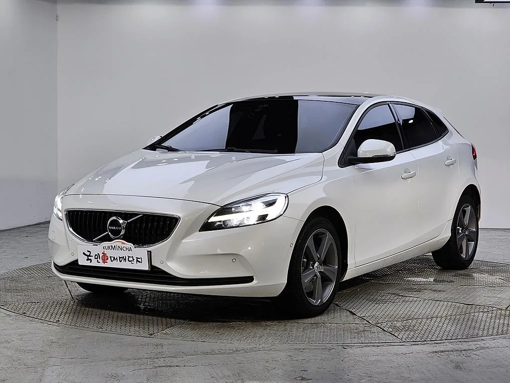 2018 Volvo V40