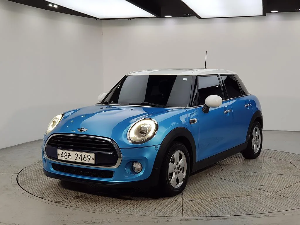 2017 MINI Cooper