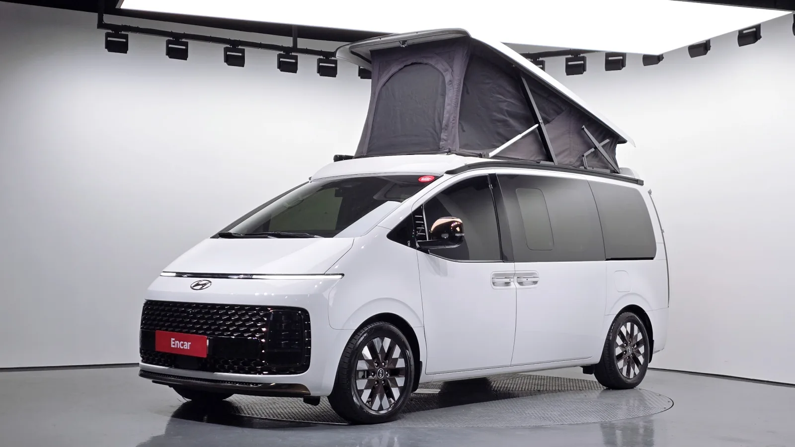 2023 Hyundai Staria