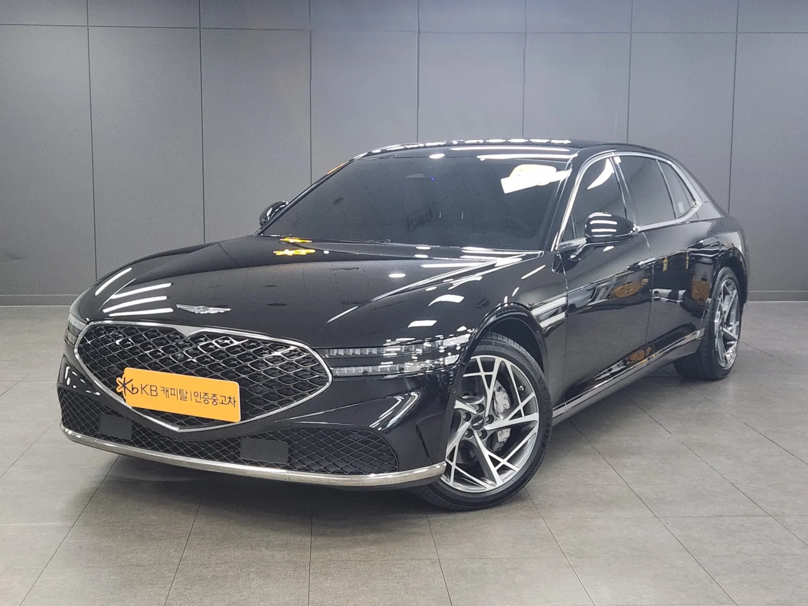 2022 Genesis G90
