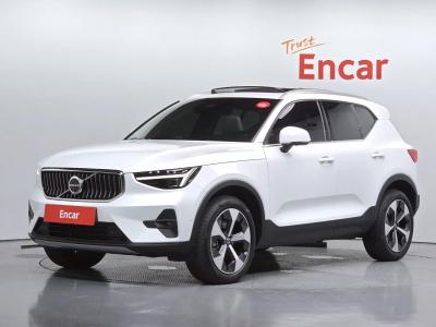 2025 Volvo XC40