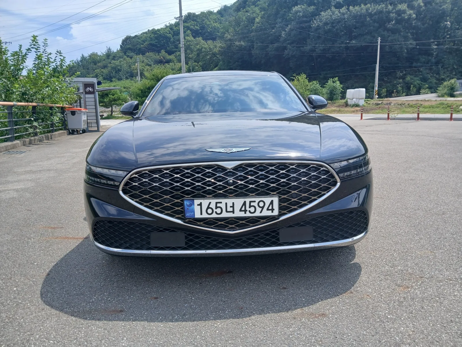 2023 Genesis G90