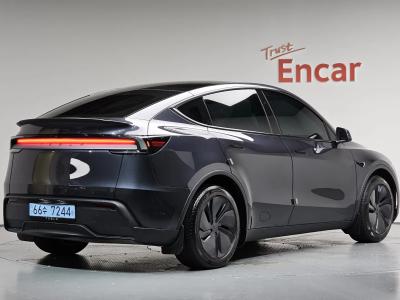 2025 Tesla Model Y