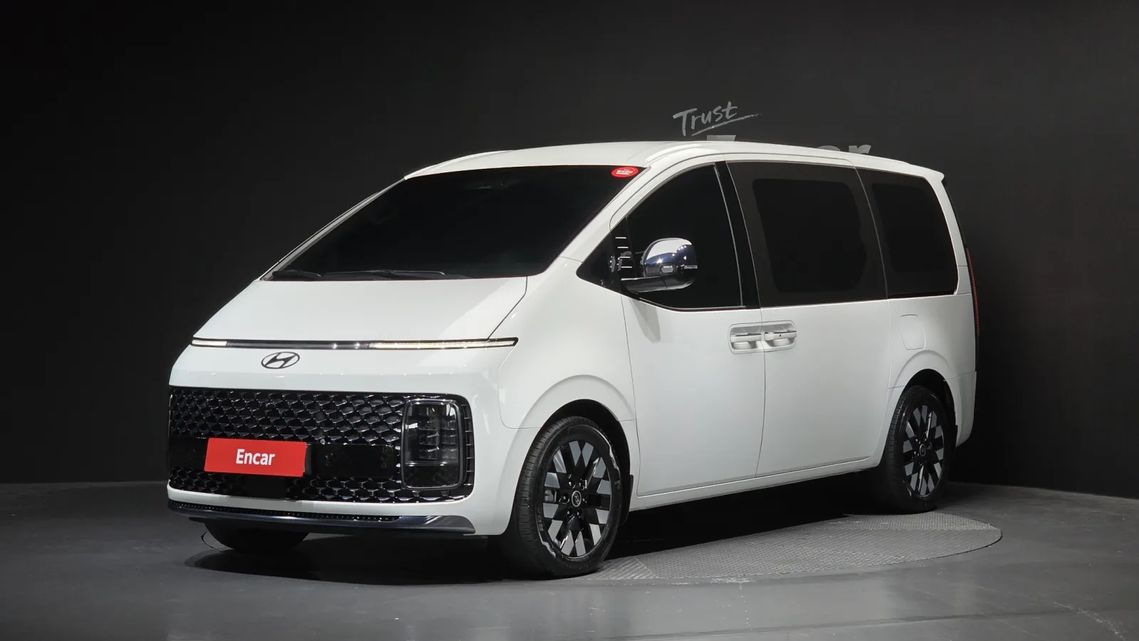 2025 Hyundai Staria