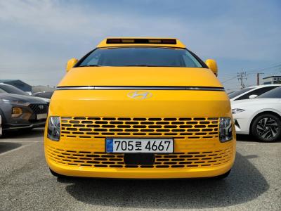 2025 Hyundai Staria