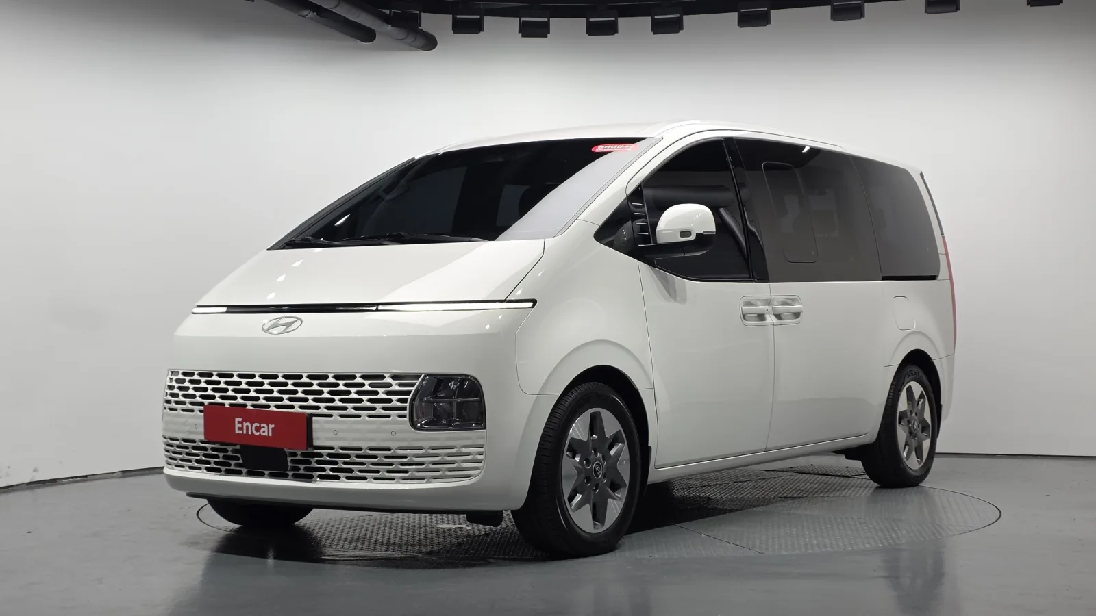 2025 Hyundai Staria
