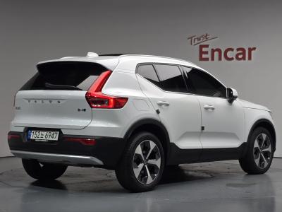 2023 Volvo XC40