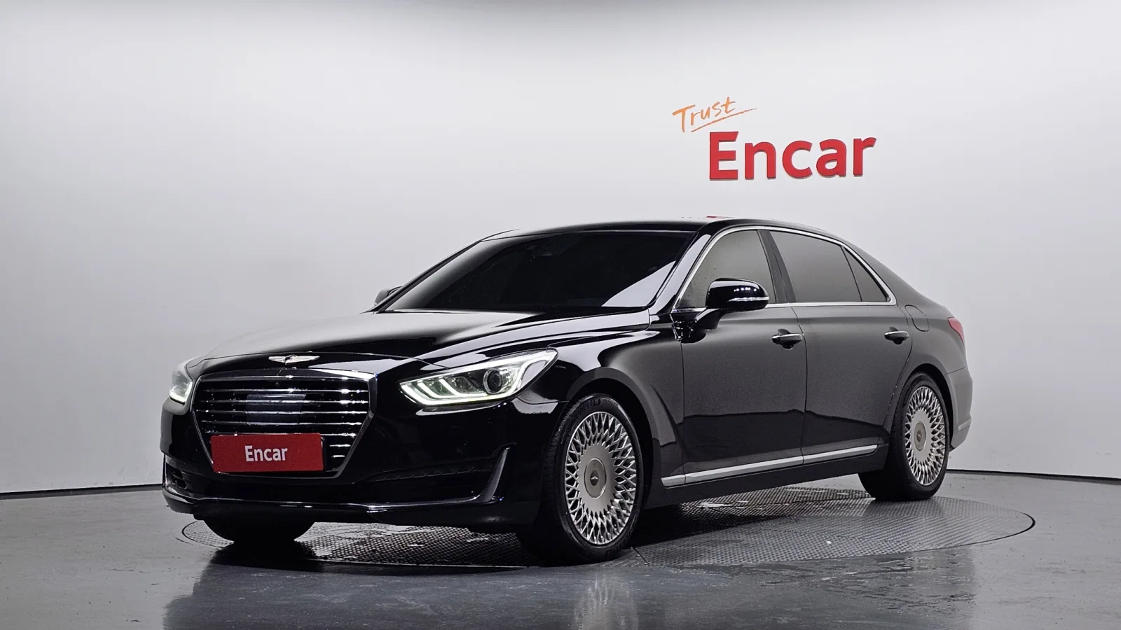 2017 Genesis EQ900