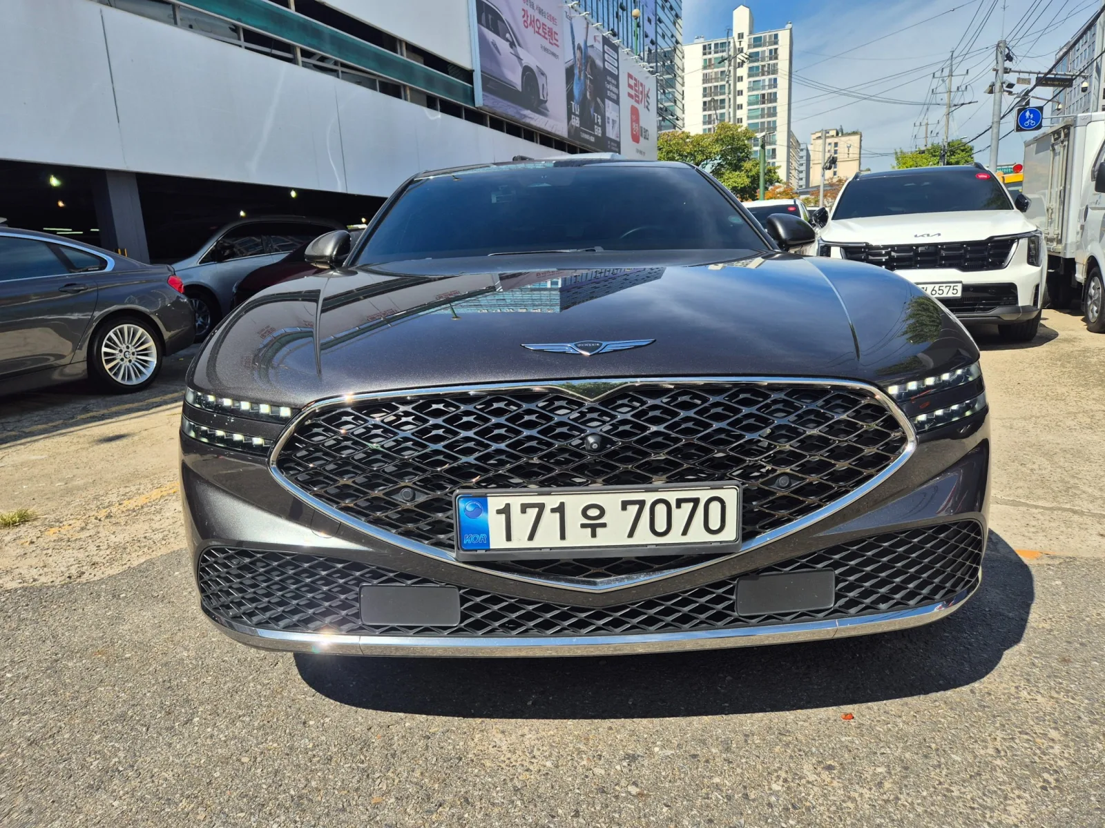 2022 Genesis G90