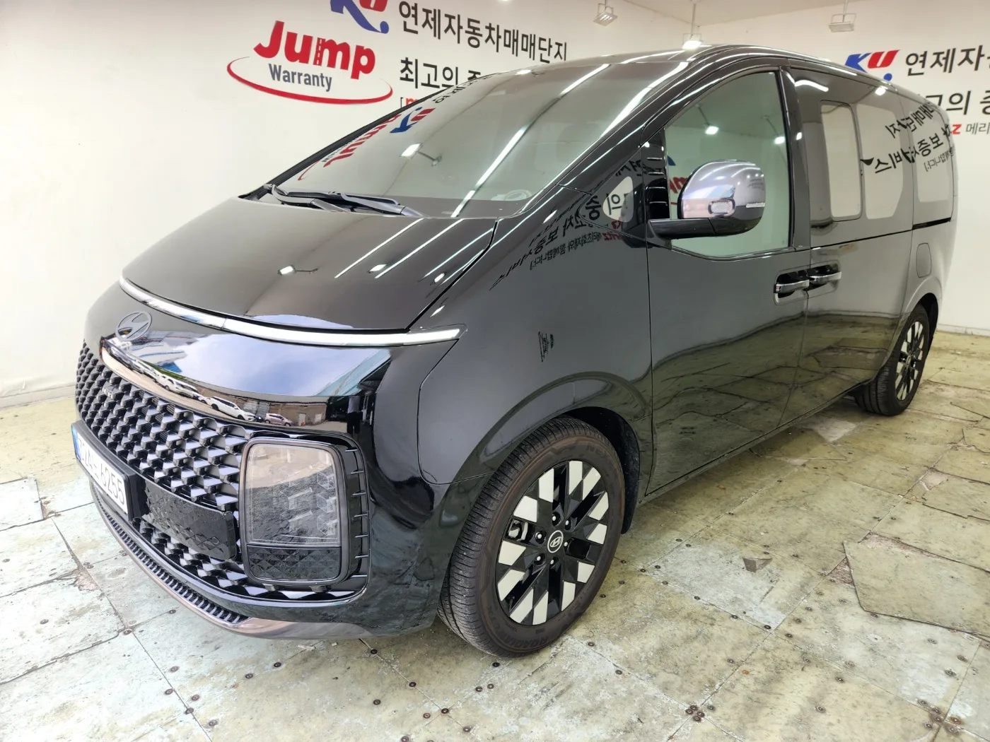 2025 Hyundai Staria