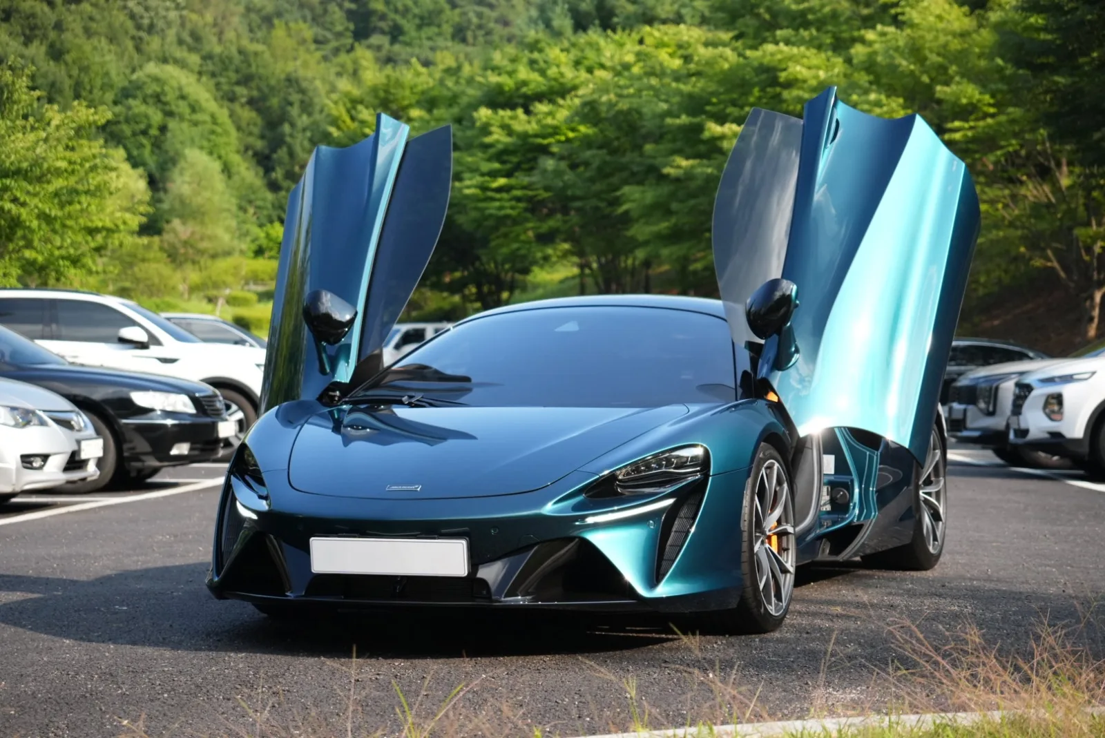 2023 McLaren Artura