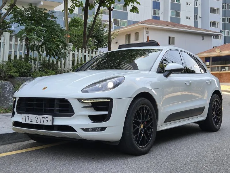 2017 Porsche Macan